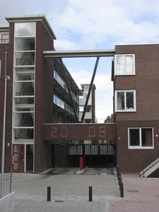 905016 Gezicht op een nieuwbouwcomplex aan de Adikade te Utrecht, uit 2008.